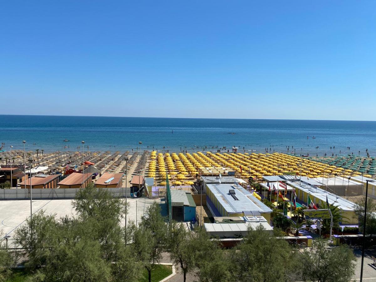 Hotel Nettuno Pésaro Exterior foto