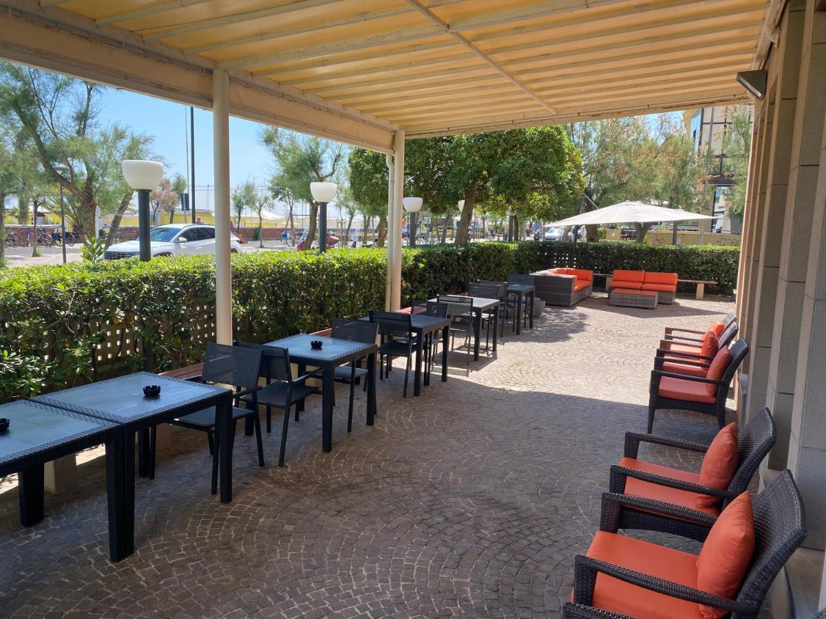 Hotel Nettuno Pésaro Exterior foto