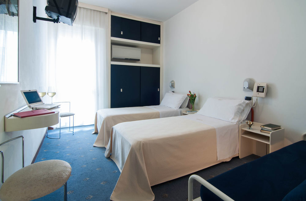 Hotel Nettuno Pésaro Exterior foto