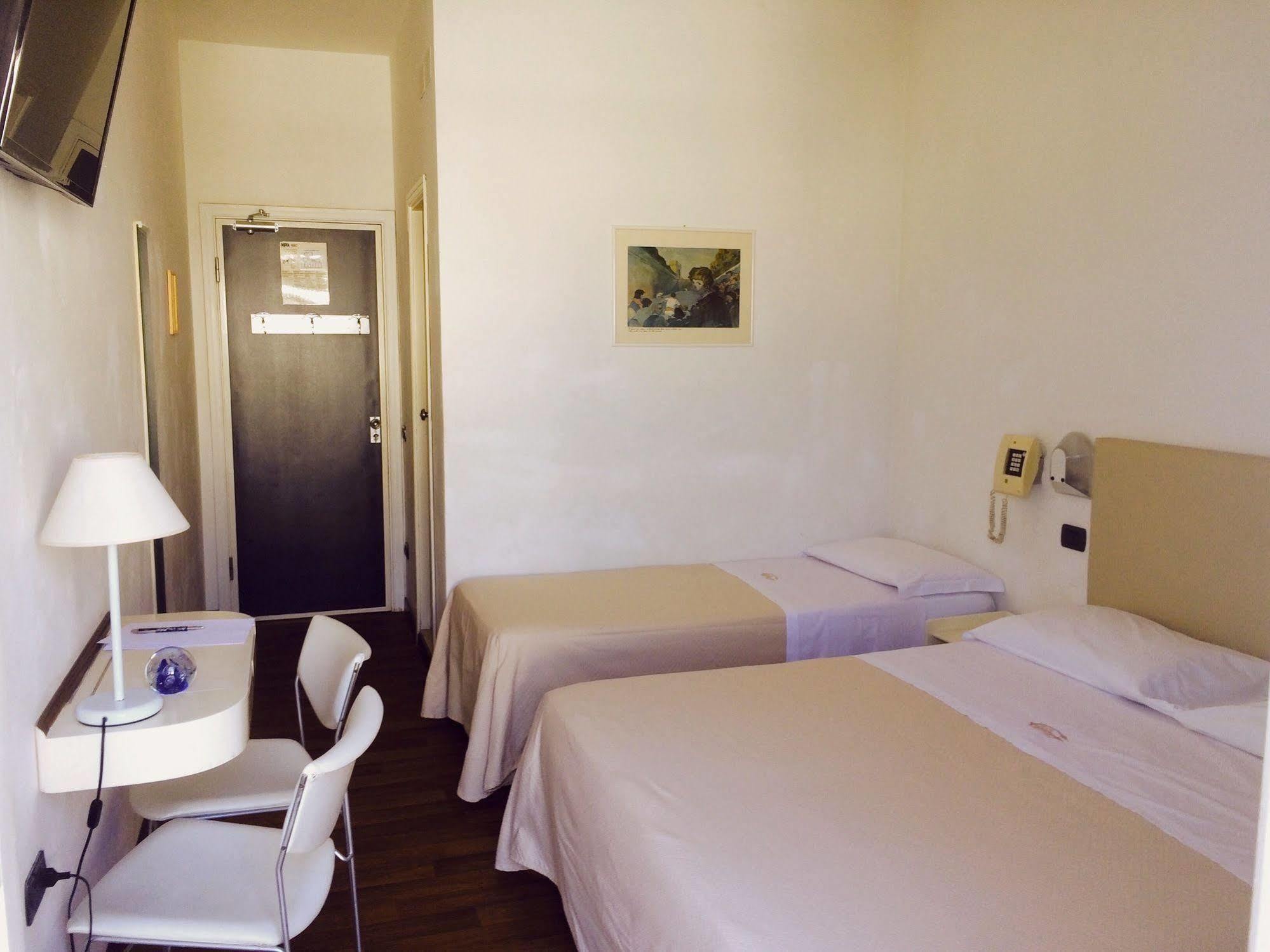 Hotel Nettuno Pésaro Exterior foto