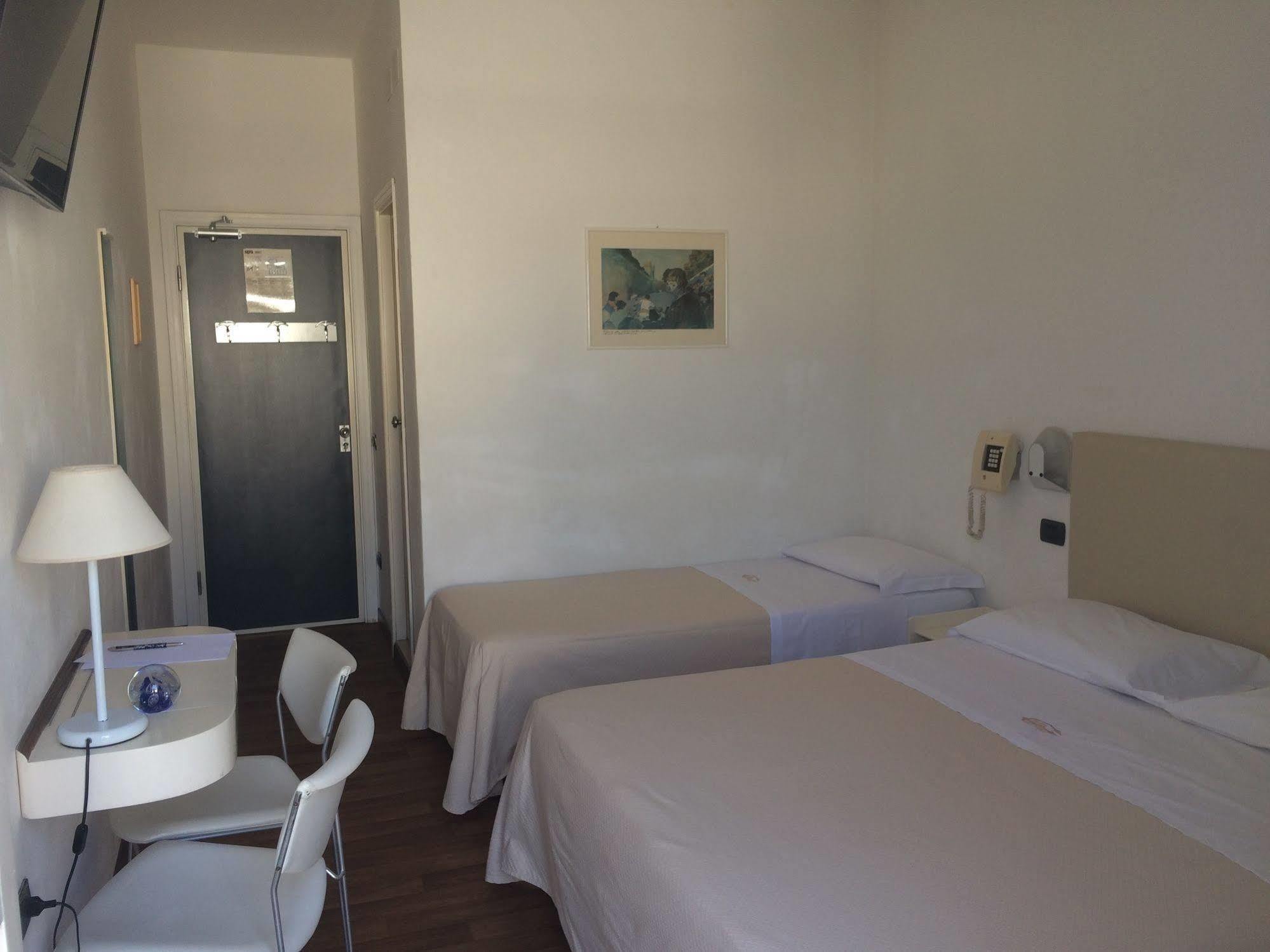 Hotel Nettuno Pésaro Exterior foto