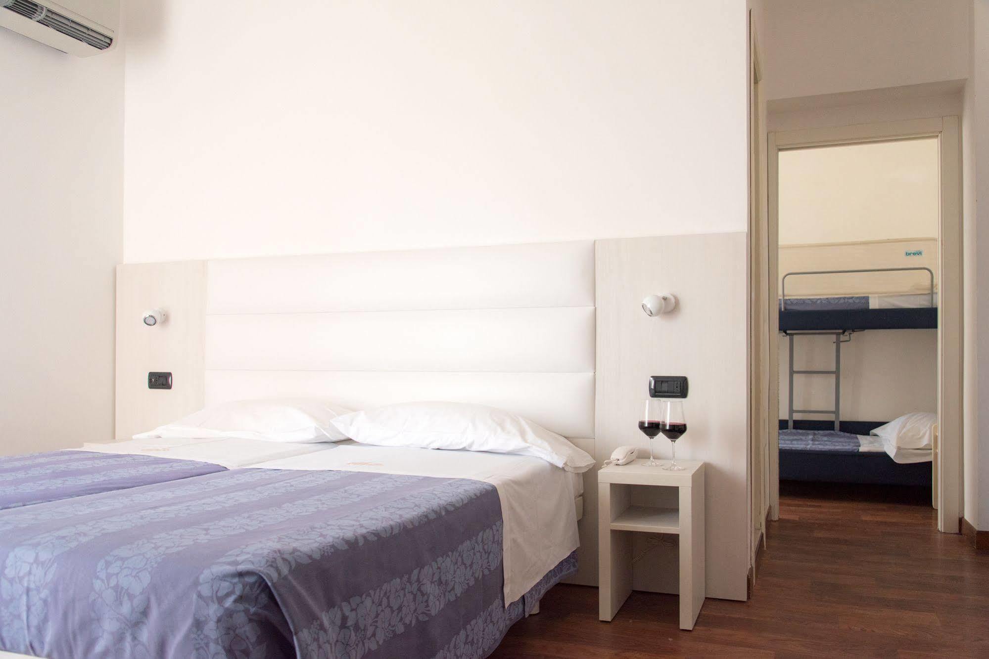 Hotel Nettuno Pésaro Exterior foto