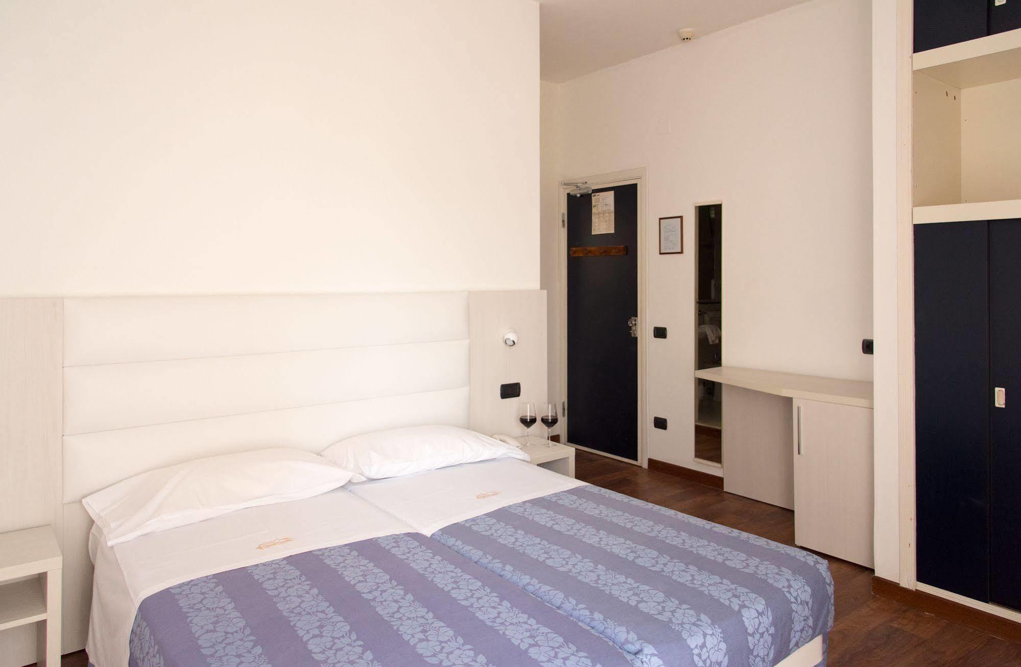 Hotel Nettuno Pésaro Exterior foto