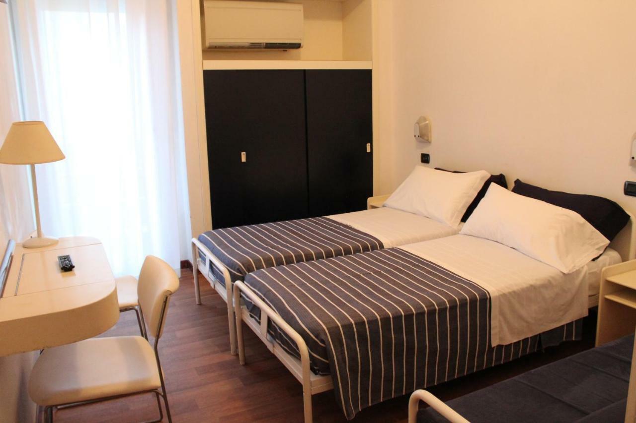 Hotel Nettuno Pésaro Exterior foto